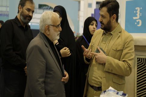 بازدید رئیس کمیته امداد از نمایشگاه قرآن 1402/01/23